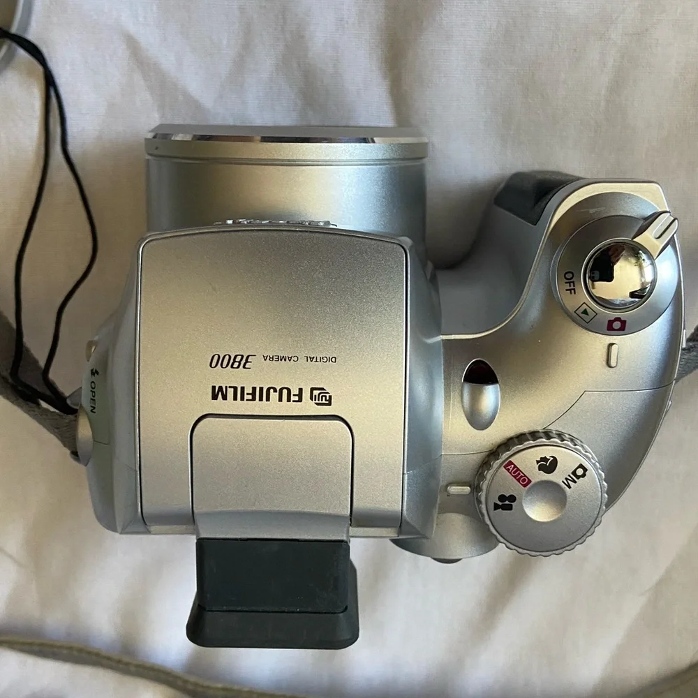 FujiFilm FinePix S3800 Digital Camera Silver With 55mm Lens Tested Works